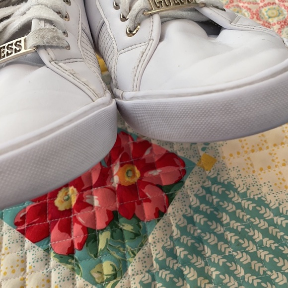 Women’s Guess Sneakers size 7.5 - Picture 4 of 8